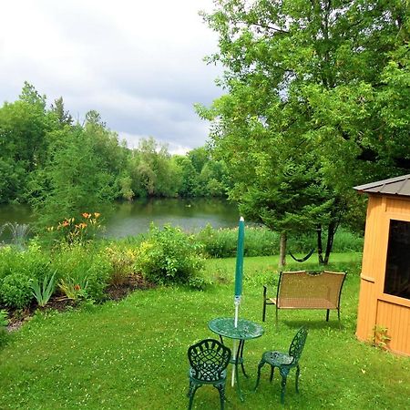 Motel Des Deux Lacs Waterloo エクステリア 写真