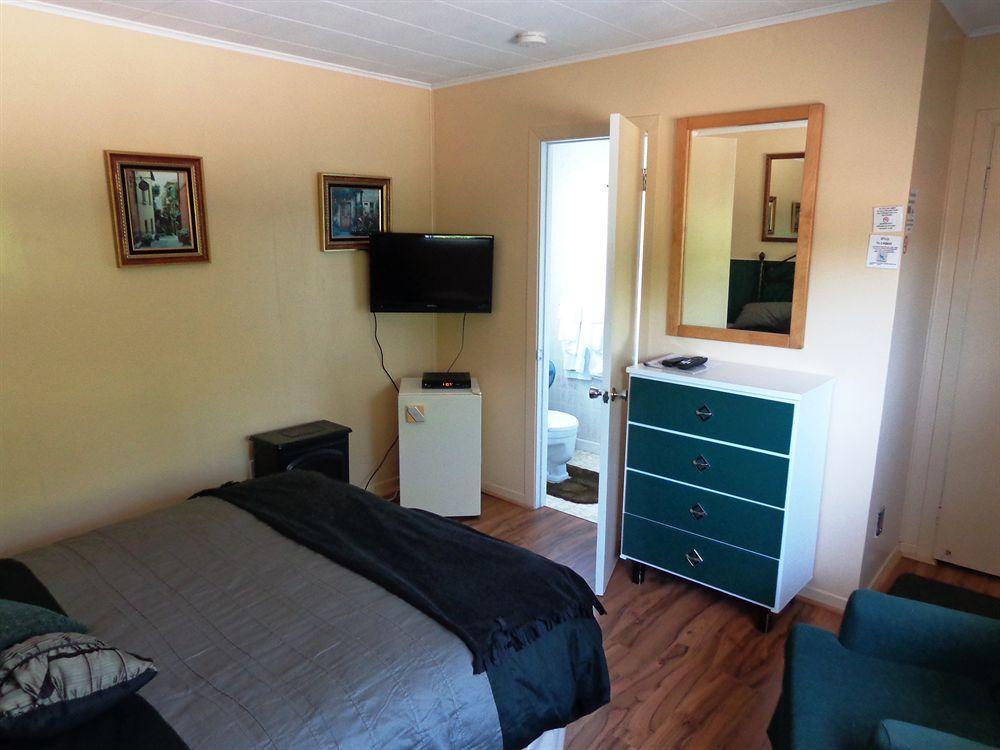 Motel Des Deux Lacs Waterloo エクステリア 写真