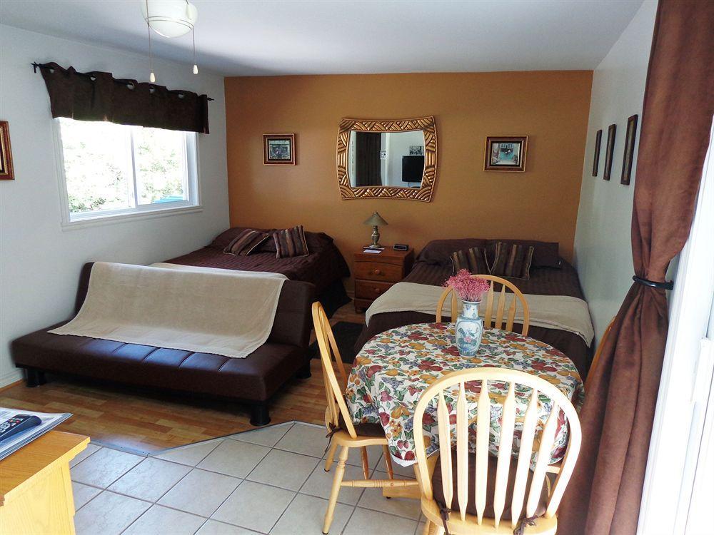 Motel Des Deux Lacs Waterloo エクステリア 写真