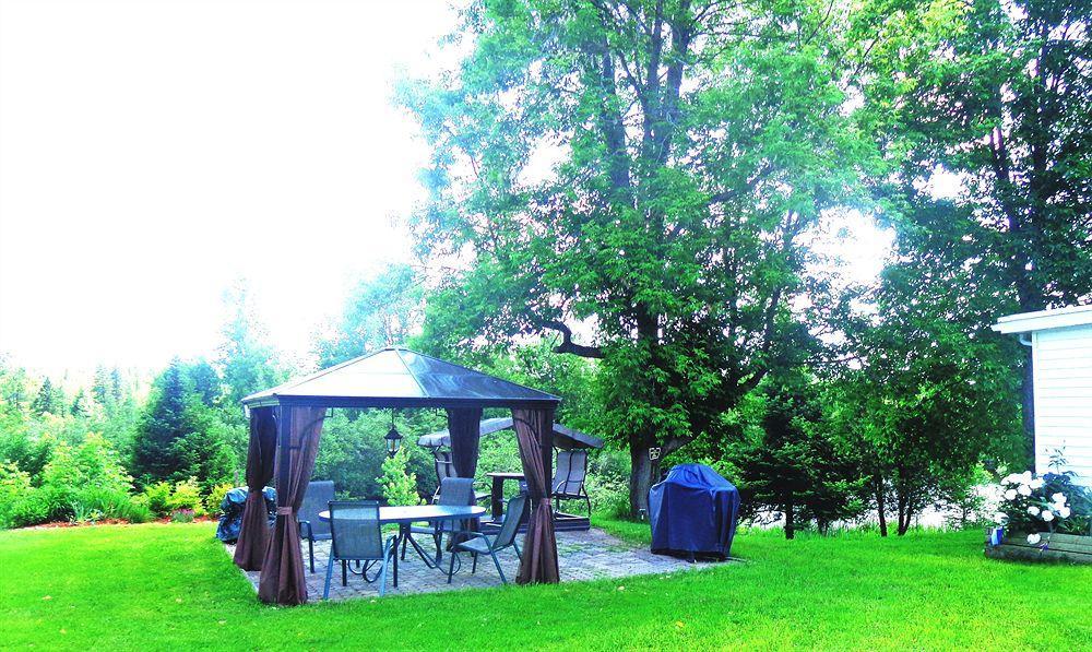 Motel Des Deux Lacs Waterloo エクステリア 写真