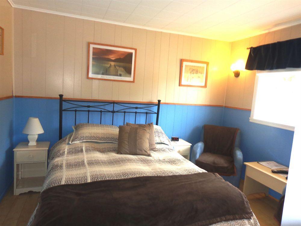 Motel Des Deux Lacs Waterloo エクステリア 写真