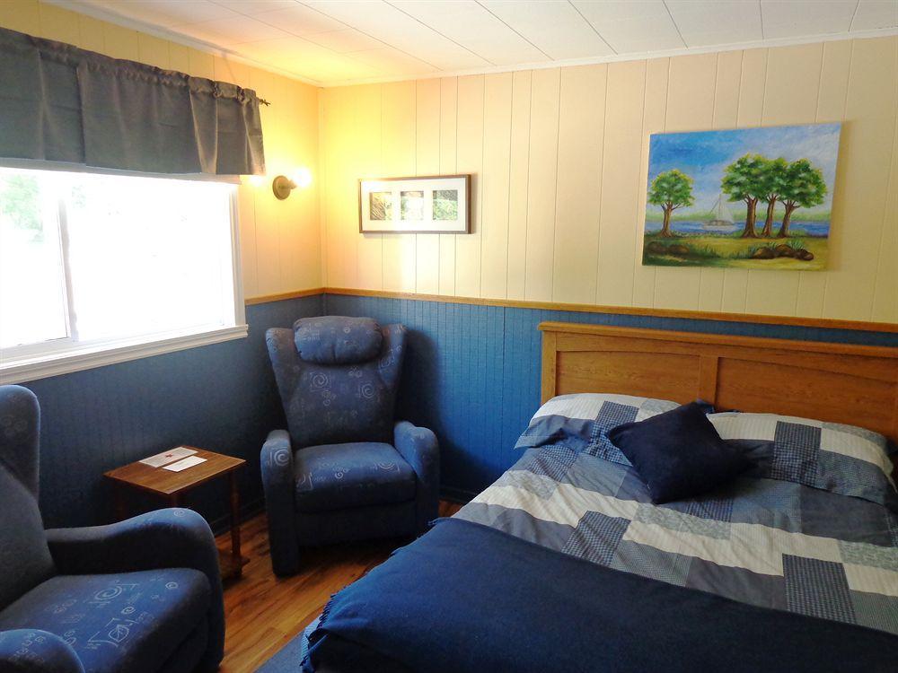 Motel Des Deux Lacs Waterloo エクステリア 写真