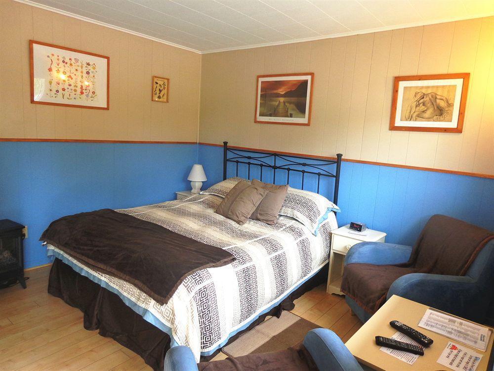 Motel Des Deux Lacs Waterloo エクステリア 写真
