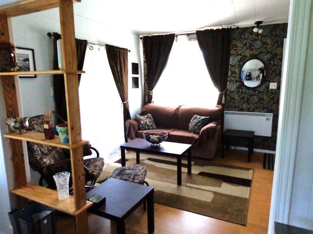 Motel Des Deux Lacs Waterloo エクステリア 写真