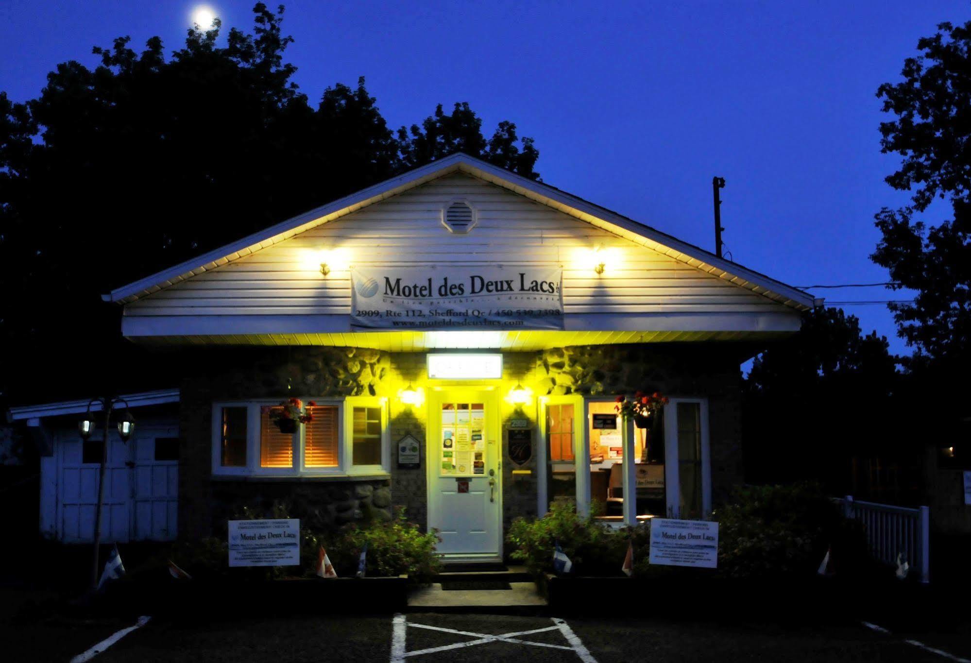Motel Des Deux Lacs Waterloo エクステリア 写真