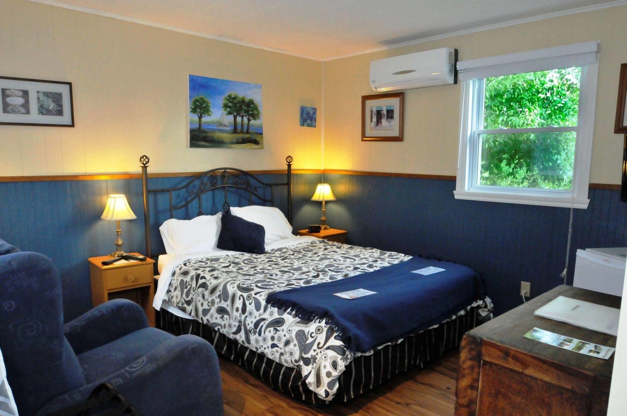 Motel Des Deux Lacs Waterloo エクステリア 写真