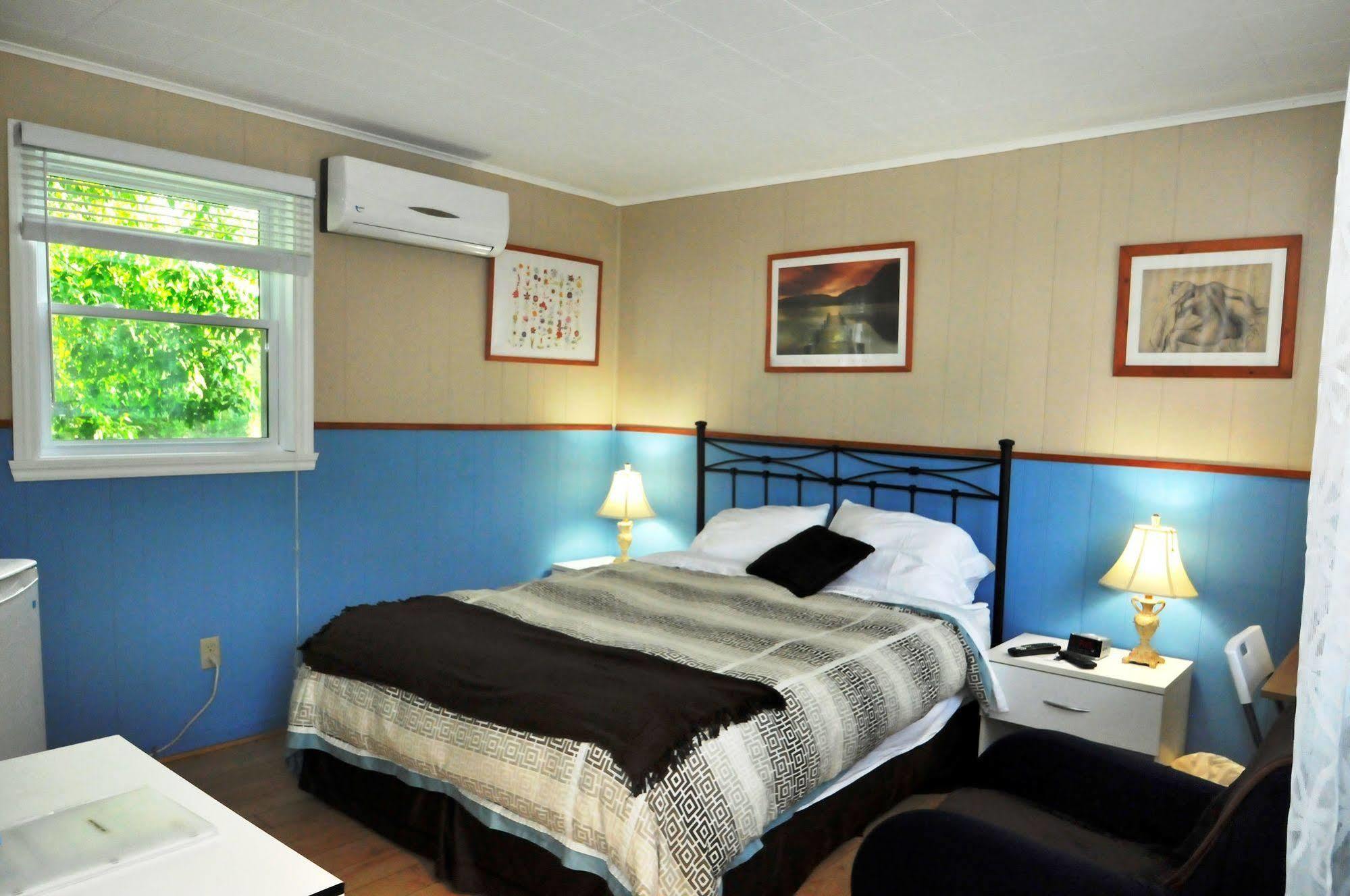 Motel Des Deux Lacs Waterloo エクステリア 写真