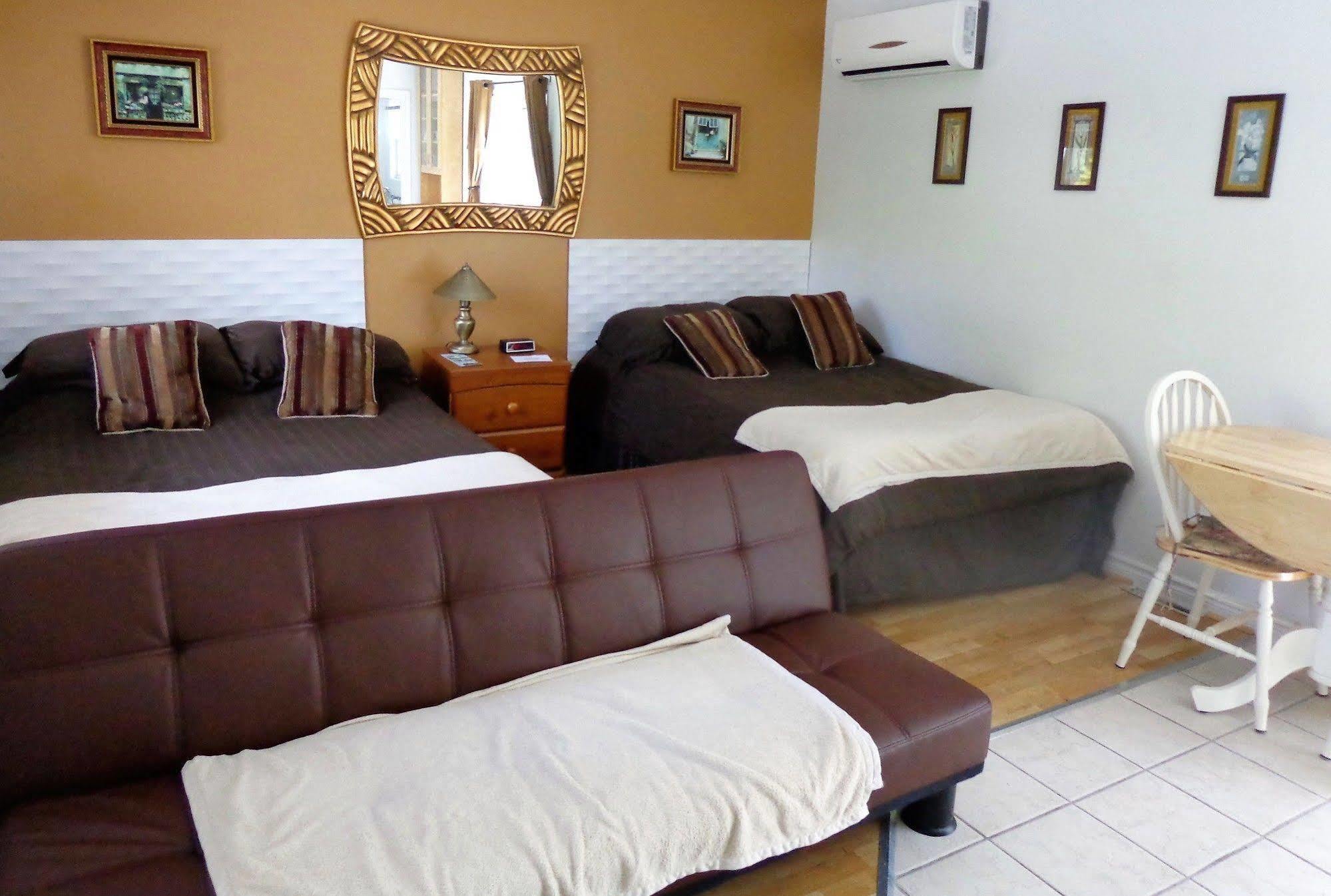 Motel Des Deux Lacs Waterloo エクステリア 写真