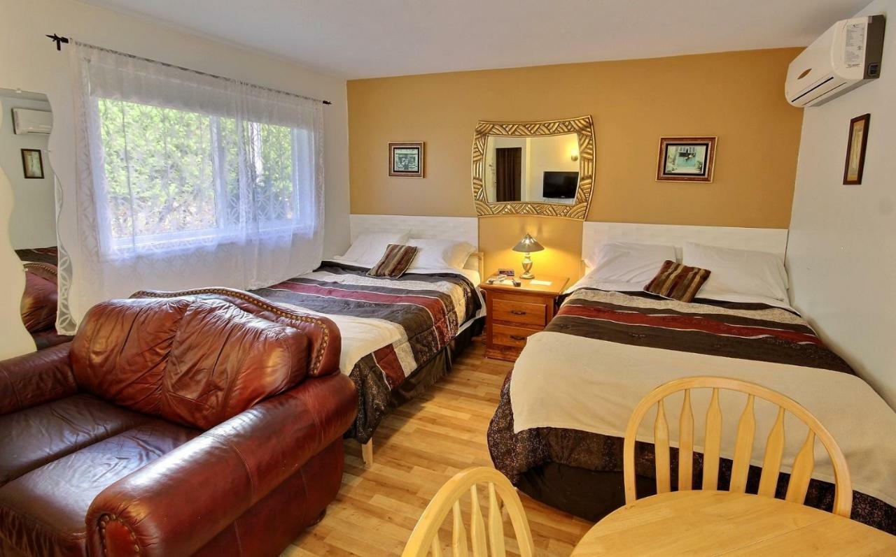 Motel Des Deux Lacs Waterloo エクステリア 写真