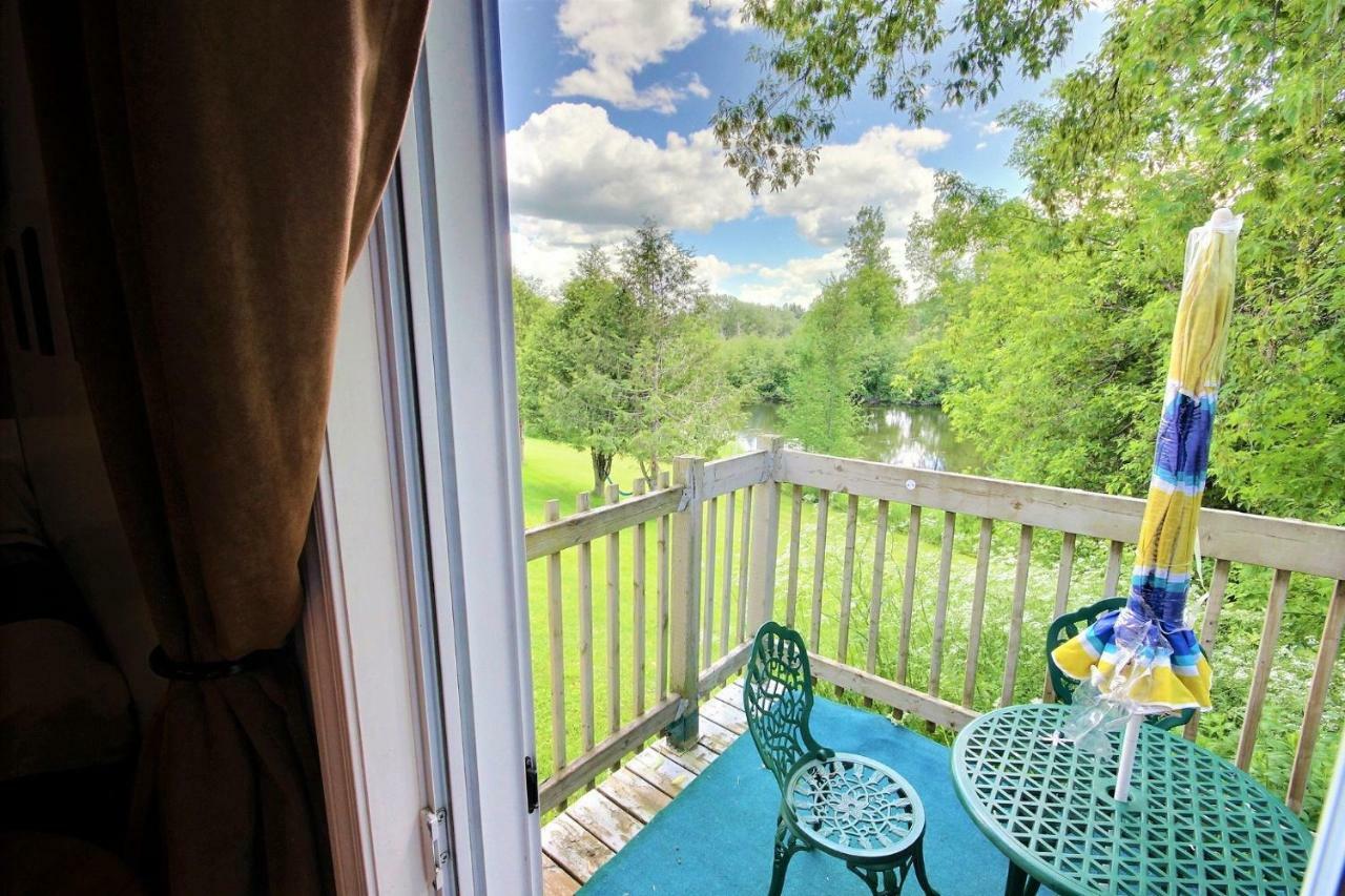 Motel Des Deux Lacs Waterloo エクステリア 写真
