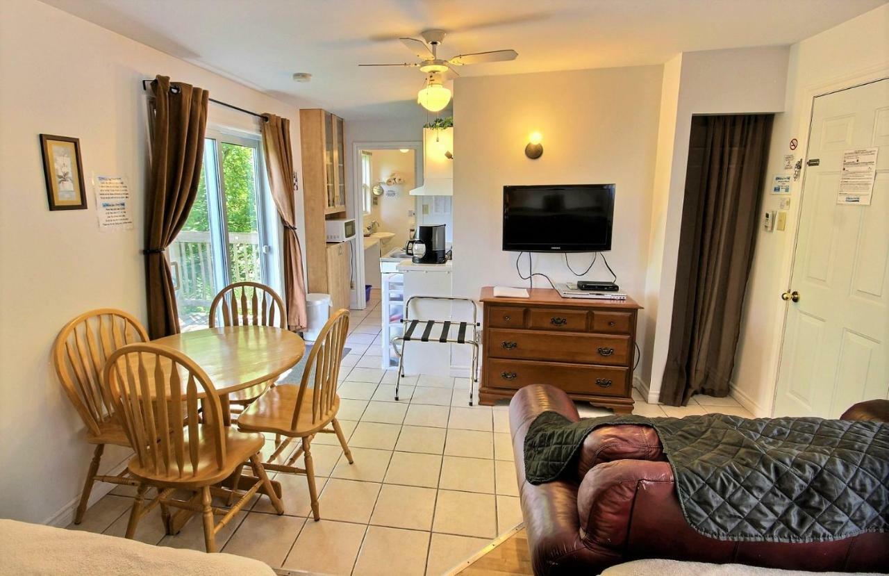 Motel Des Deux Lacs Waterloo エクステリア 写真
