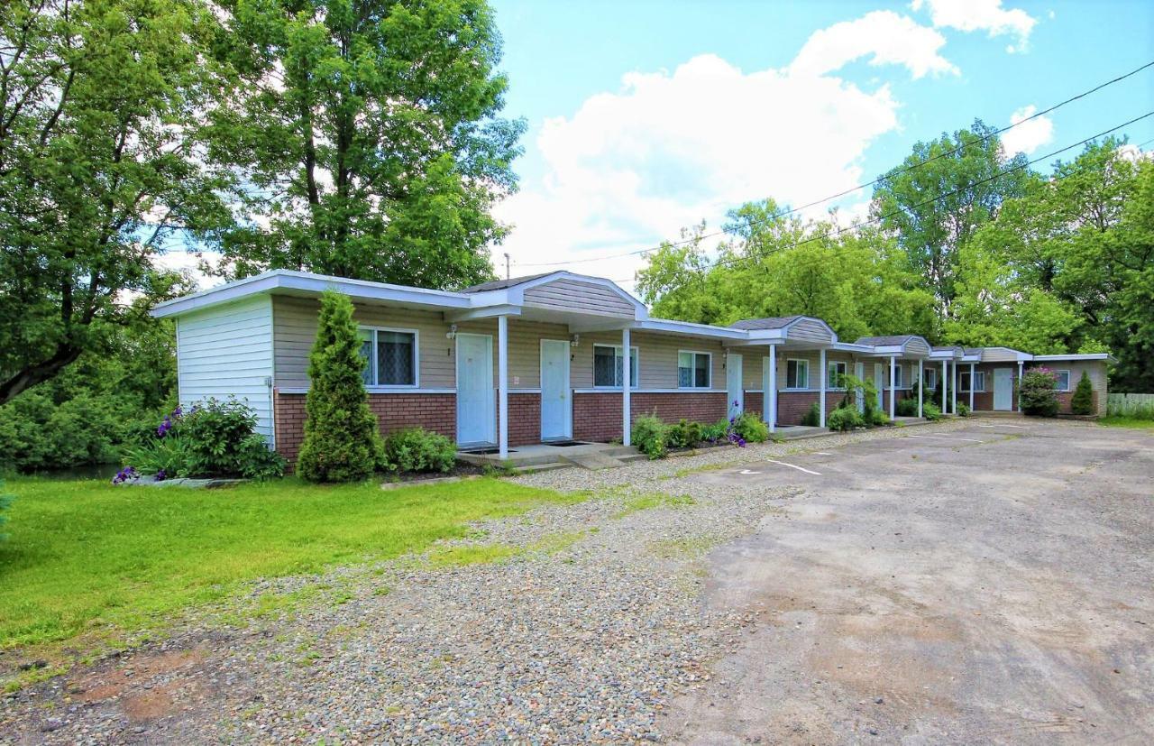 Motel Des Deux Lacs Waterloo エクステリア 写真
